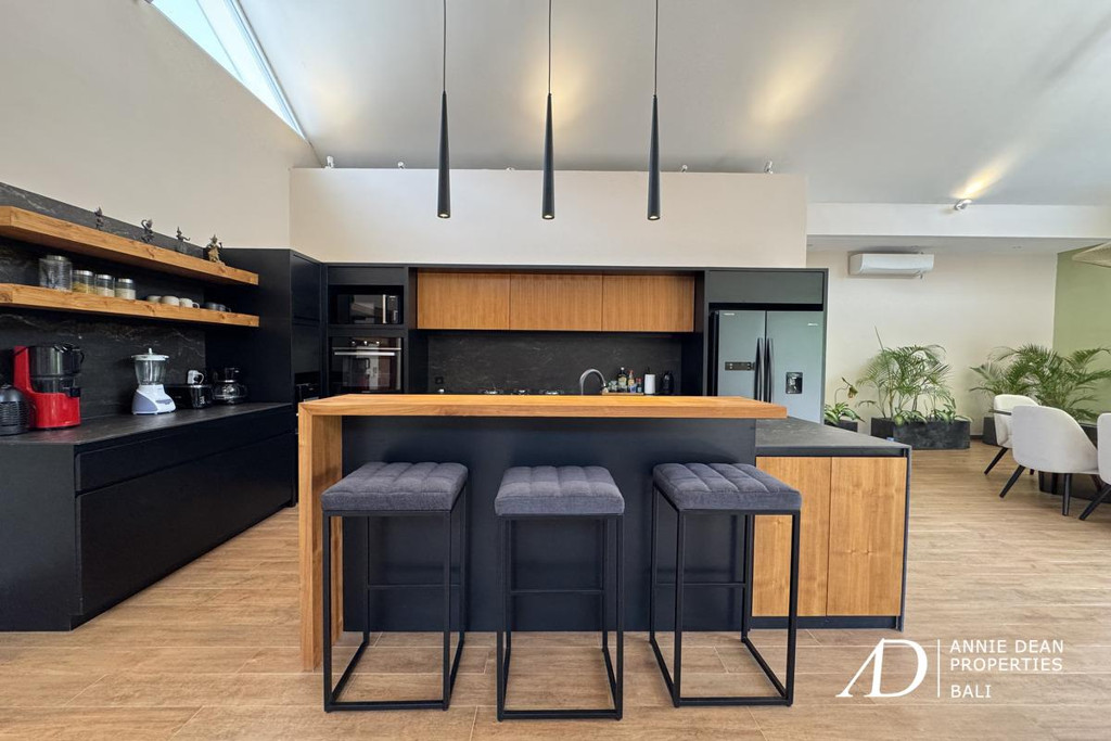  LEASEHOLD | 3-BEDROOM BEACHSIDE VILLA IN SANUR