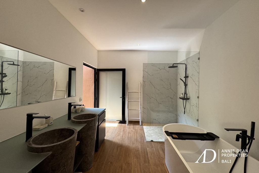  LEASEHOLD | 3-BEDROOM BEACHSIDE VILLA IN SANUR