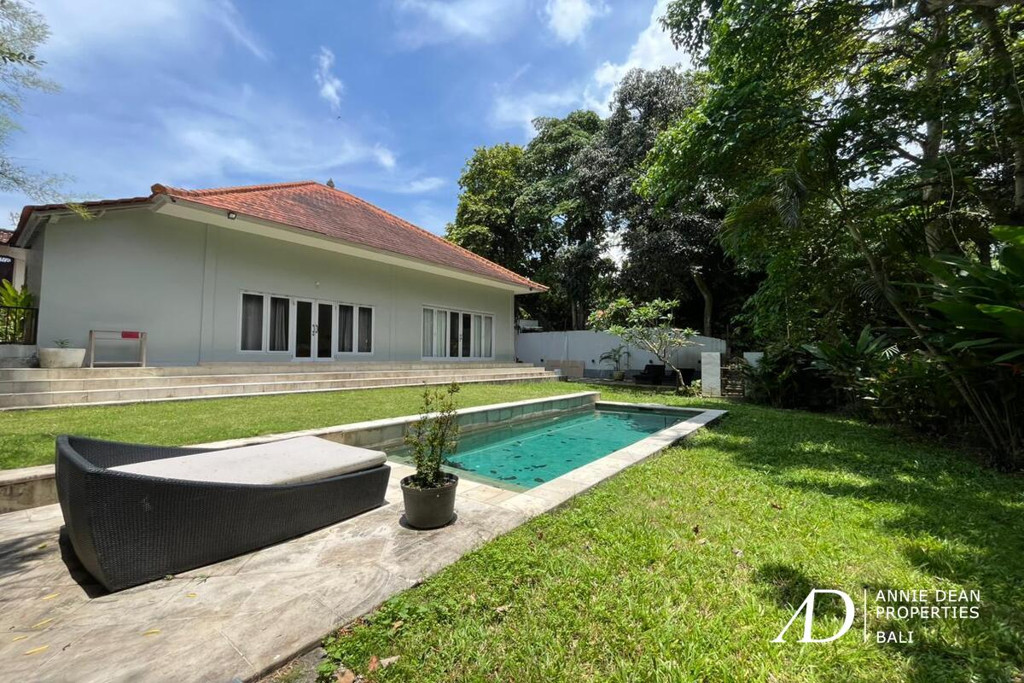 YEARLY RENTAL | 3-BEDROOM VILLA WITH SPACIOUS GARDEN IN  SEMER KEROBOKAN
