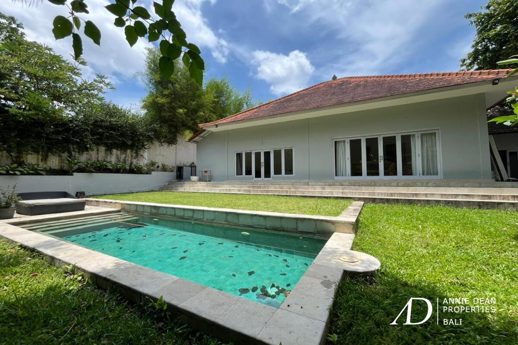 YEARLY RENTAL | 3-BEDROOM VILLA WITH SPACIOUS GARDEN IN  SEMER KEROBOKAN