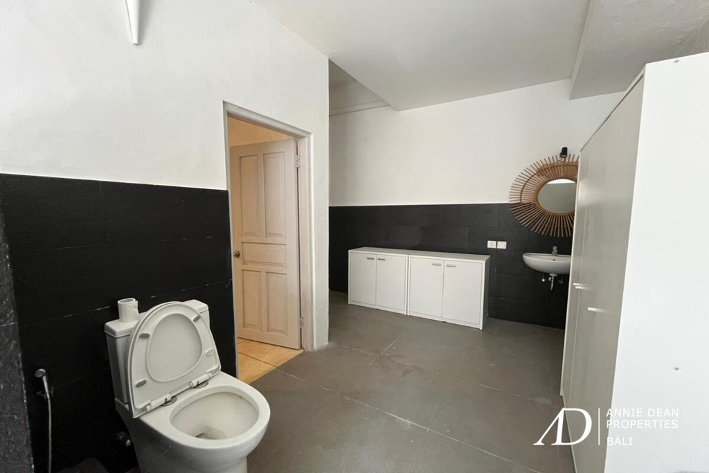 YEARLY RENTAL | 3-BEDROOM VILLA WITH SPACIOUS GARDEN IN  SEMER KEROBOKAN