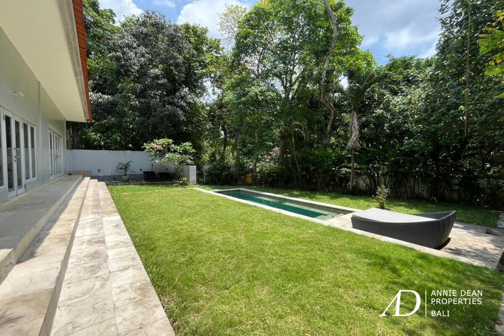 YEARLY RENTAL | 3-BEDROOM VILLA WITH SPACIOUS GARDEN IN  SEMER KEROBOKAN
