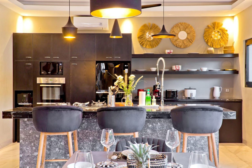 LEASEHOLD 3-BEDROOM MODERN CONTEMPORARY VILLA IN SEMINYAK