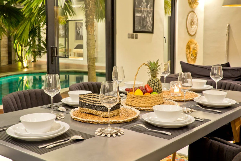 LEASEHOLD 3-BEDROOM MODERN CONTEMPORARY VILLA IN SEMINYAK