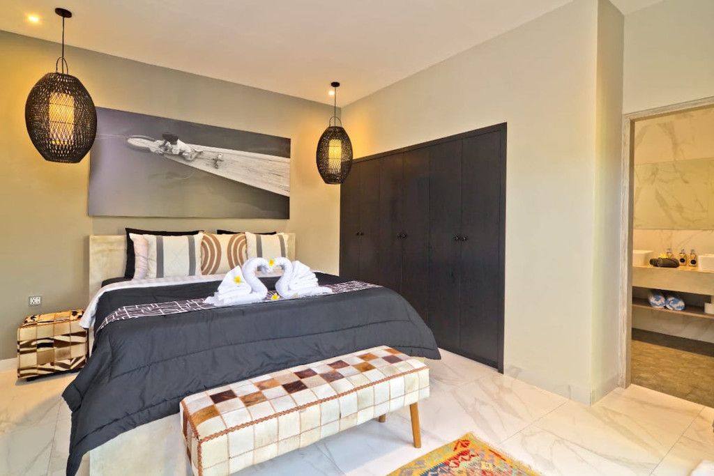 LEASEHOLD 3-BEDROOM MODERN CONTEMPORARY VILLA IN SEMINYAK