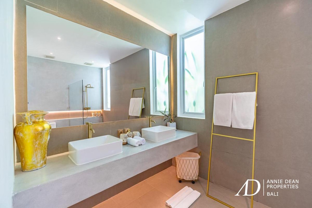 LEASEHOLD | CONTEMPORARY 5-BED LUXURY VILLA IN UBUD