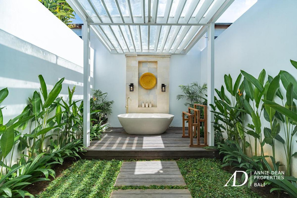 LEASEHOLD | CONTEMPORARY 5-BED LUXURY VILLA IN UBUD