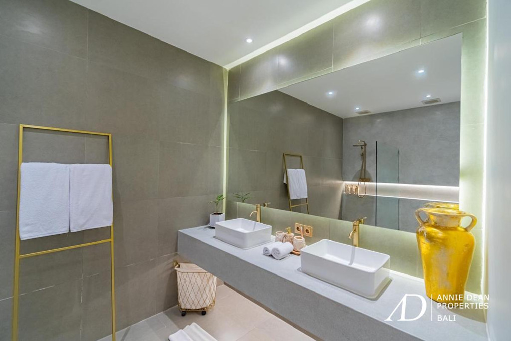 LEASEHOLD | CONTEMPORARY 5-BED LUXURY VILLA IN UBUD