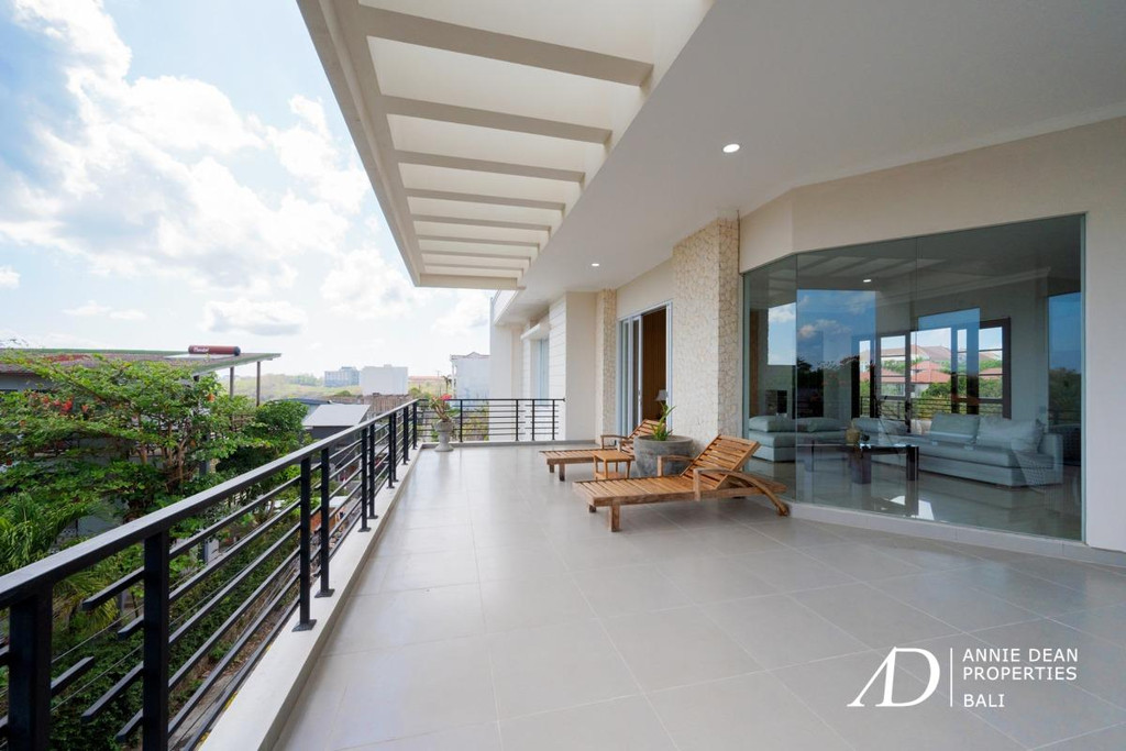 FREEHOLD | MODERN 4-BEDROOM VILLA IN JIMBARAN