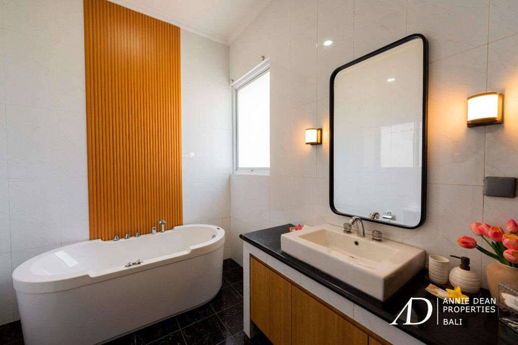 FREEHOLD | MODERN 4-BEDROOM VILLA IN JIMBARAN