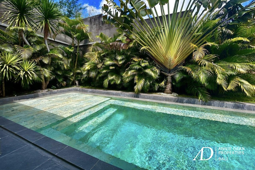 LEASEHOLD | MODERN TROPICAL VILLA IN TOYANING UNGASAN 