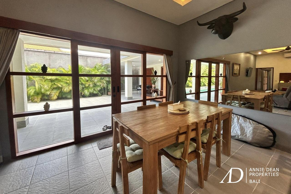 LEASEHOLD | MODERN TROPICAL VILLA IN TOYANING UNGASAN 