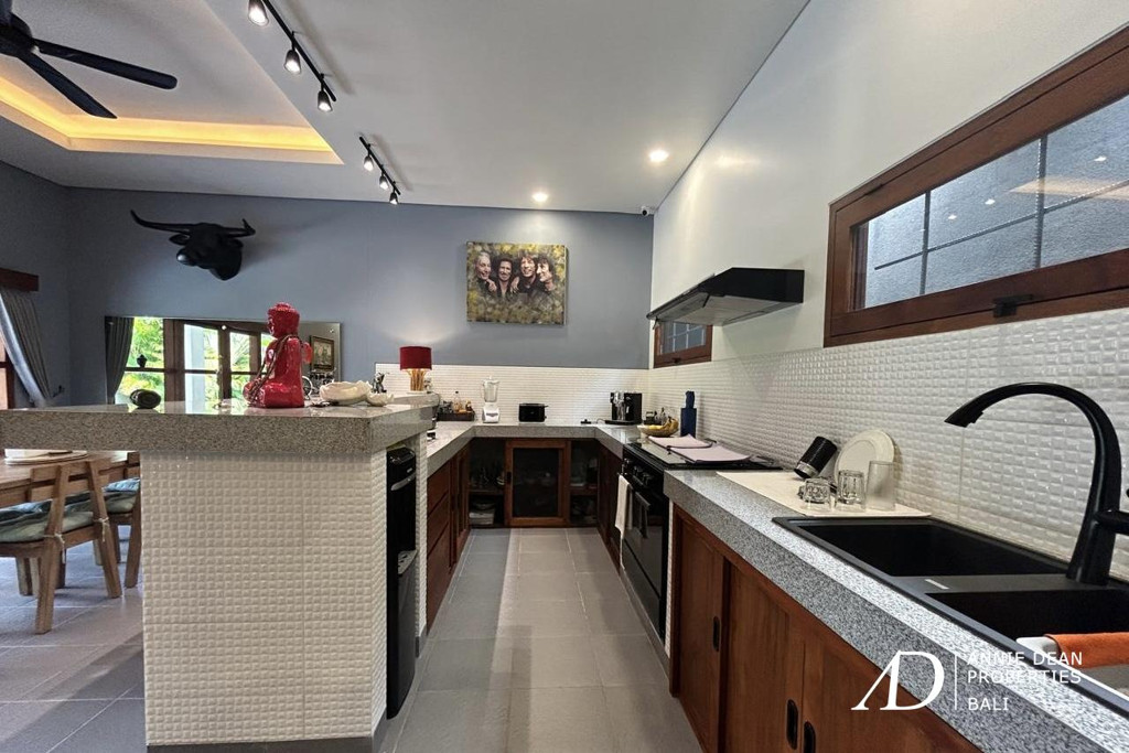 LEASEHOLD | MODERN TROPICAL VILLA IN TOYANING UNGASAN 