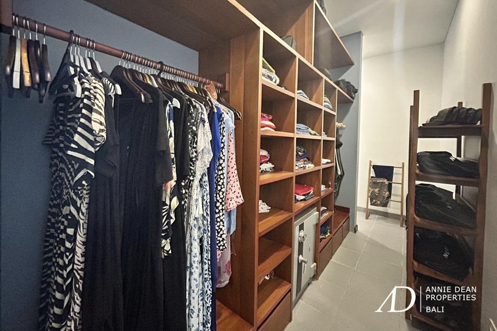 LEASEHOLD | MODERN TROPICAL VILLA IN TOYANING UNGASAN 