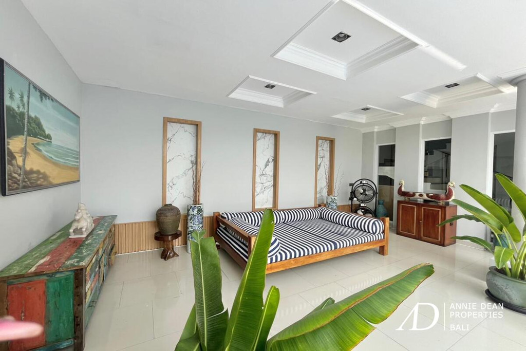 FREEHOLD | MODERN 4-BEDROOM VILLA IN JIMBARAN WITH OCEAN VIEWS 