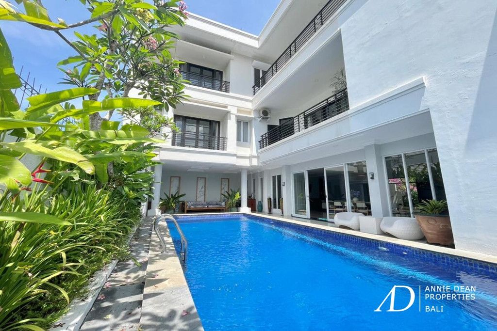 FREEHOLD | MODERN 4-BEDROOM VILLA IN JIMBARAN