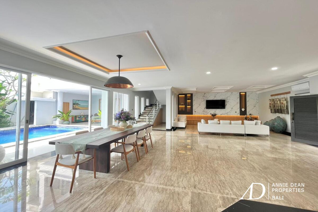 FREEHOLD | MODERN 4-BEDROOM VILLA IN JIMBARAN WITH OCEAN VIEWS 
