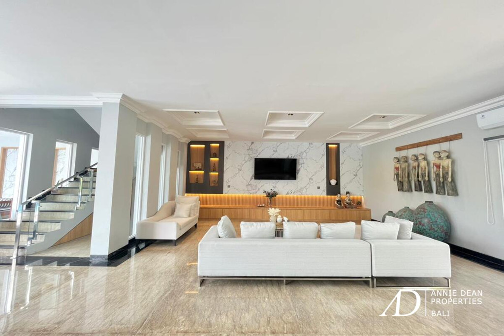 FREEHOLD | MODERN 4-BEDROOM VILLA IN JIMBARAN WITH OCEAN VIEWS 