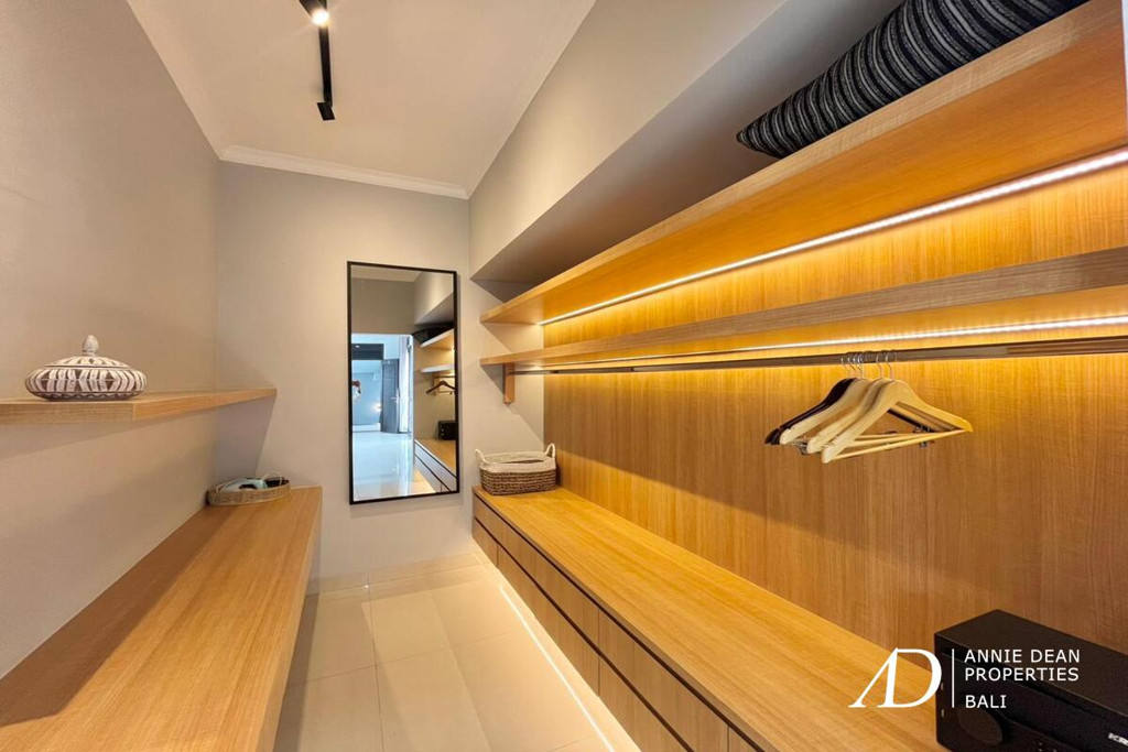 FREEHOLD | MODERN 4-BEDROOM VILLA IN JIMBARAN WITH OCEAN VIEWS 