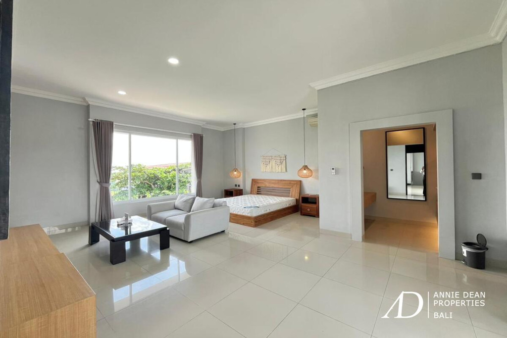 FREEHOLD | MODERN 4-BEDROOM VILLA IN JIMBARAN WITH OCEAN VIEWS 