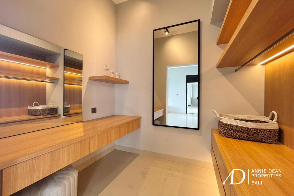 FREEHOLD | MODERN 4-BEDROOM VILLA IN JIMBARAN WITH OCEAN VIEWS 