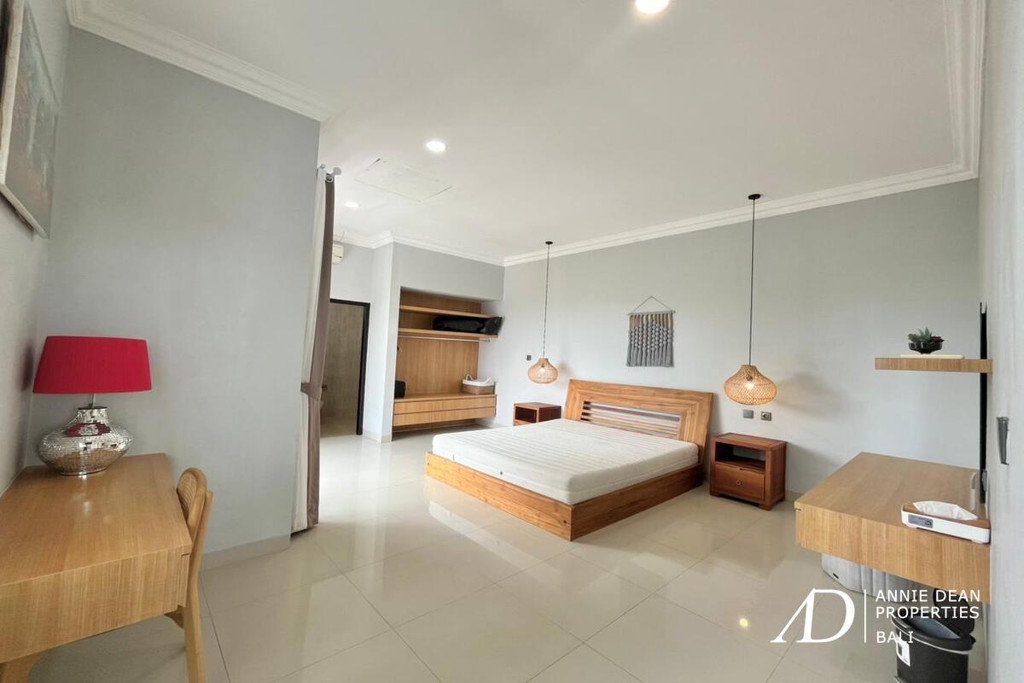 FREEHOLD | MODERN 4-BEDROOM VILLA IN JIMBARAN WITH OCEAN VIEWS 