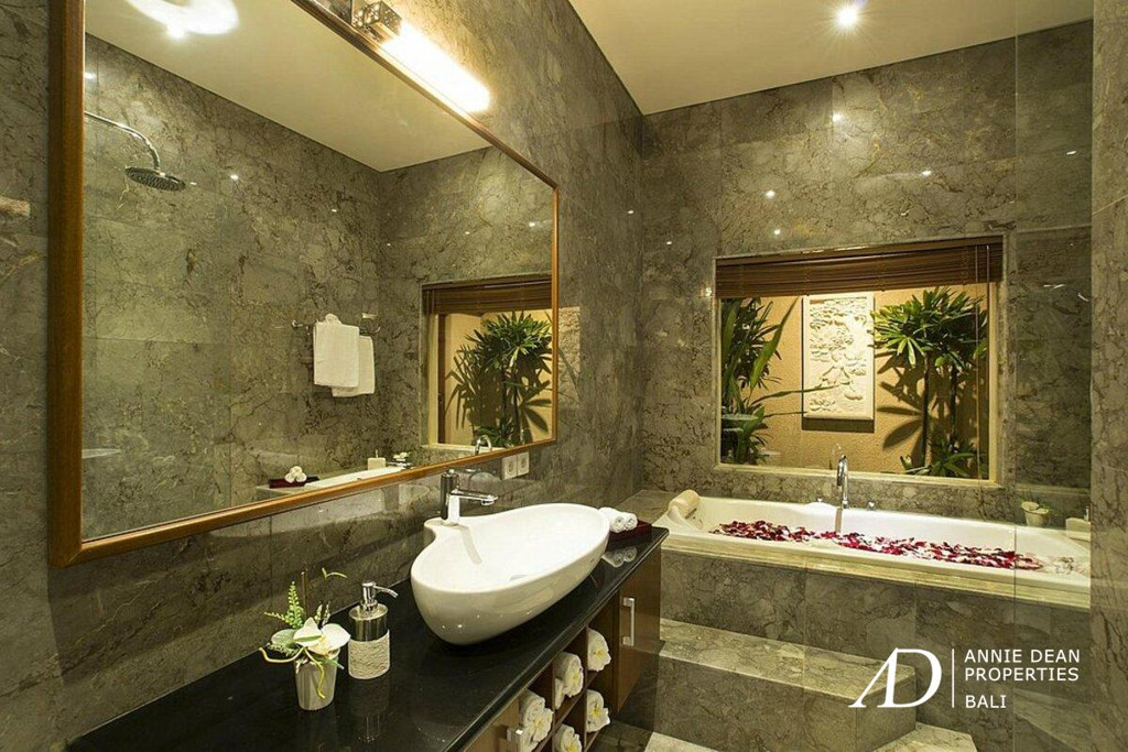 LEASEHOLD | 3-BEDROOM VILLA IN THE HEART OF SEMINYAK - PRIME LOCATION