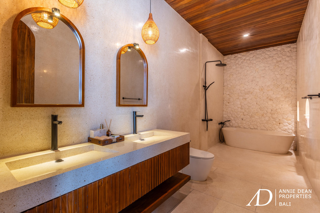 LEASEHOLD 28 YRS | MODERN MEDITERRANEAN VILLA IN SEMINYAK - PRIME LOCATION