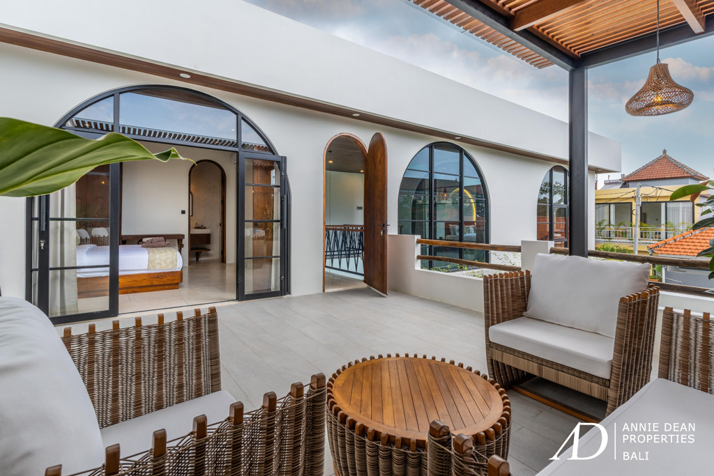 LEASEHOLD 28 YRS | MODERN MEDITERRANEAN VILLA IN SEMINYAK - PRIME LOCATION