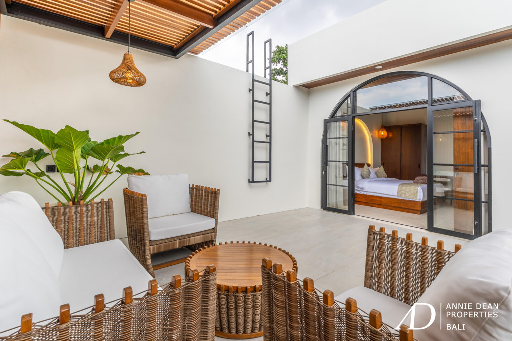 LEASEHOLD 28 YRS | MODERN MEDITERRANEAN VILLA IN SEMINYAK - PRIME LOCATION