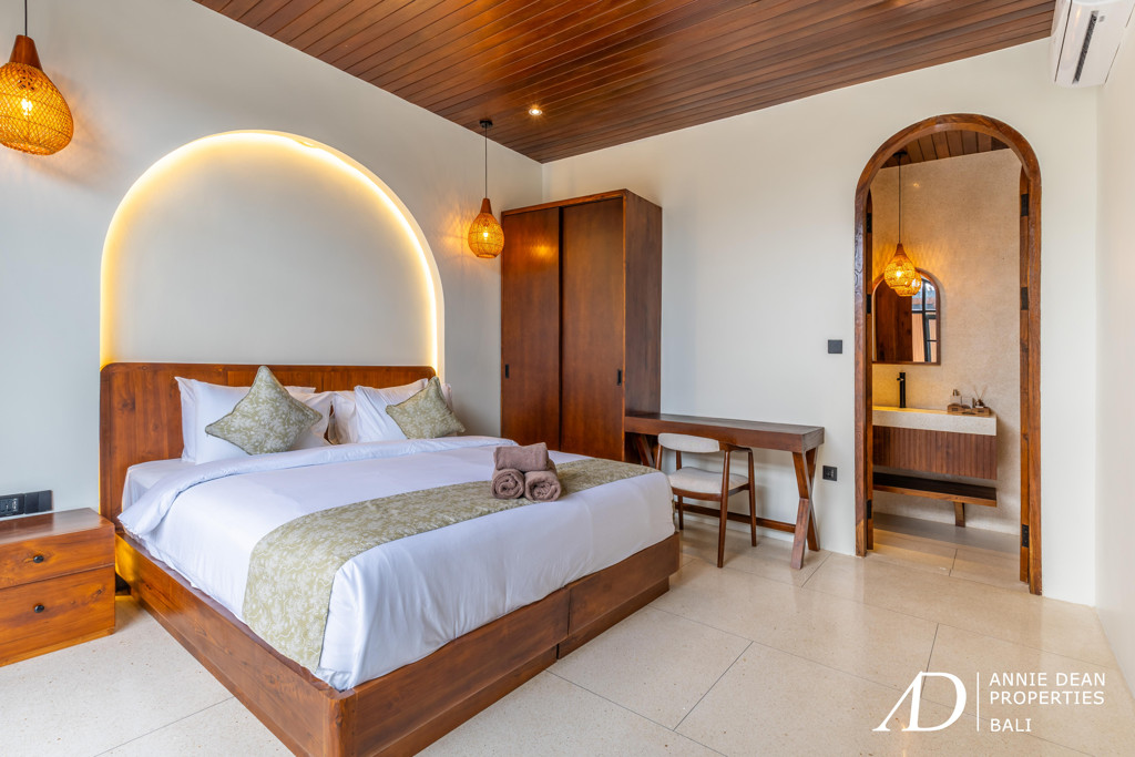 LEASEHOLD 28 YRS | MODERN MEDITERRANEAN VILLA IN SEMINYAK - PRIME LOCATION