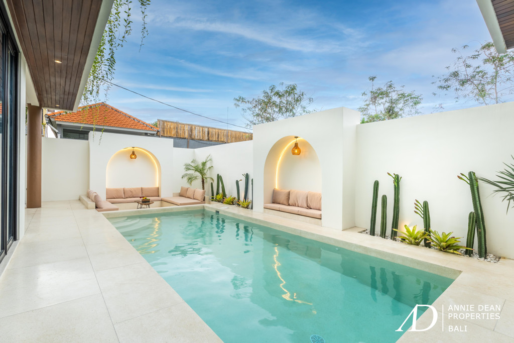 LEASEHOLD 28 YRS | MODERN MEDITERRANEAN VILLA IN SEMINYAK - PRIME LOCATION