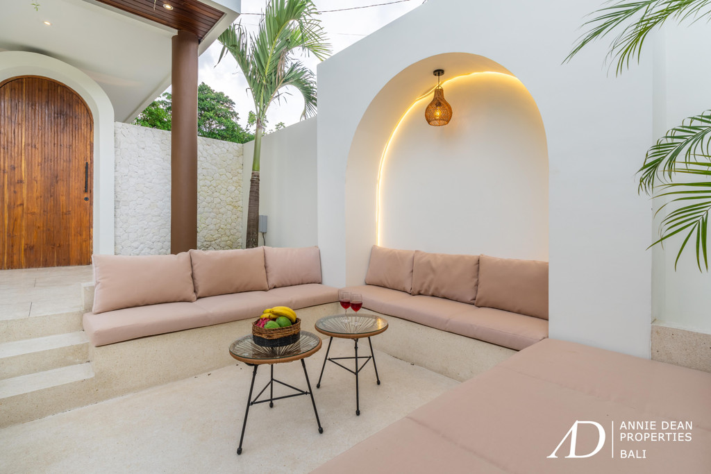 LEASEHOLD 28 YRS | MODERN MEDITERRANEAN VILLA IN SEMINYAK - PRIME LOCATION