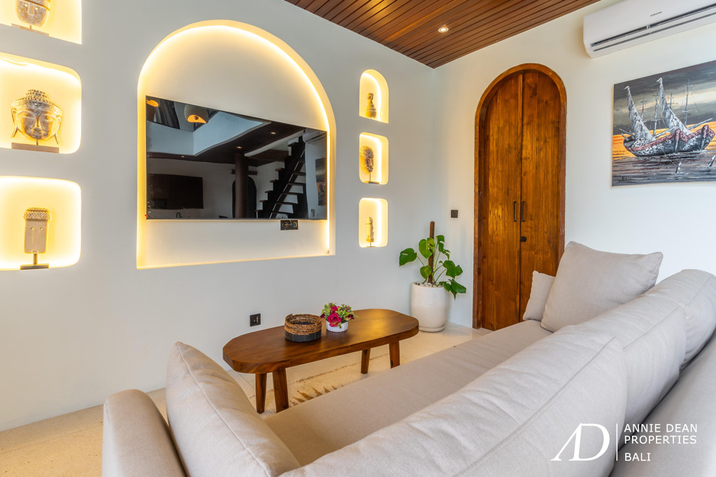 LEASEHOLD 28 YRS | MODERN MEDITERRANEAN VILLA IN SEMINYAK - PRIME LOCATION