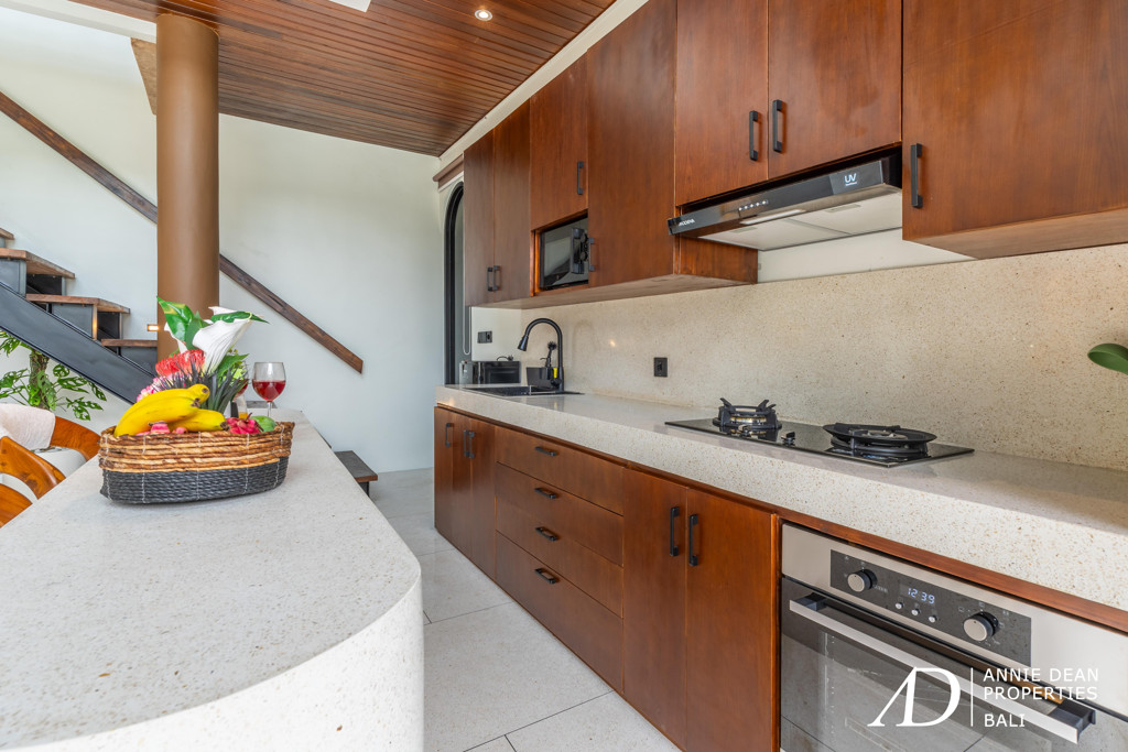 LEASEHOLD 28 YRS | MODERN MEDITERRANEAN VILLA IN SEMINYAK - PRIME LOCATION