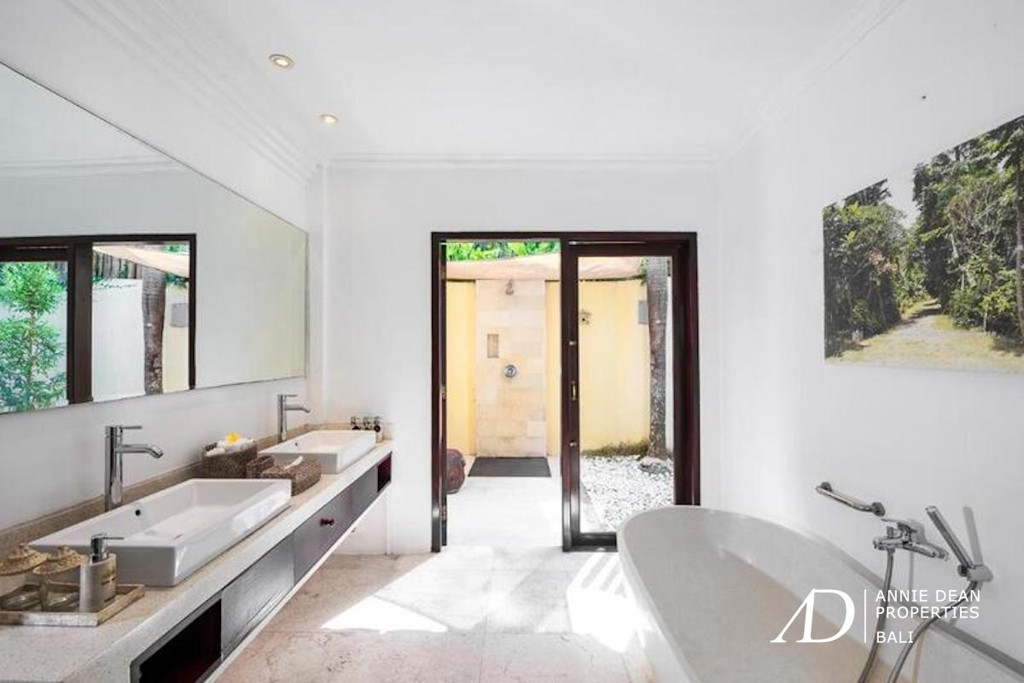 FREEHOLD | MAGNIFICENT 8-BEDROOM ESTATE IN PERERENAN