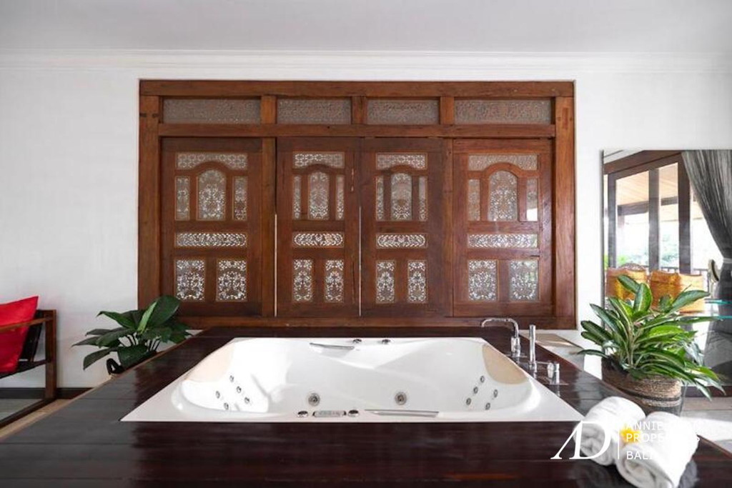 FREEHOLD | MAGNIFICENT 8-BEDROOM ESTATE IN PERERENAN