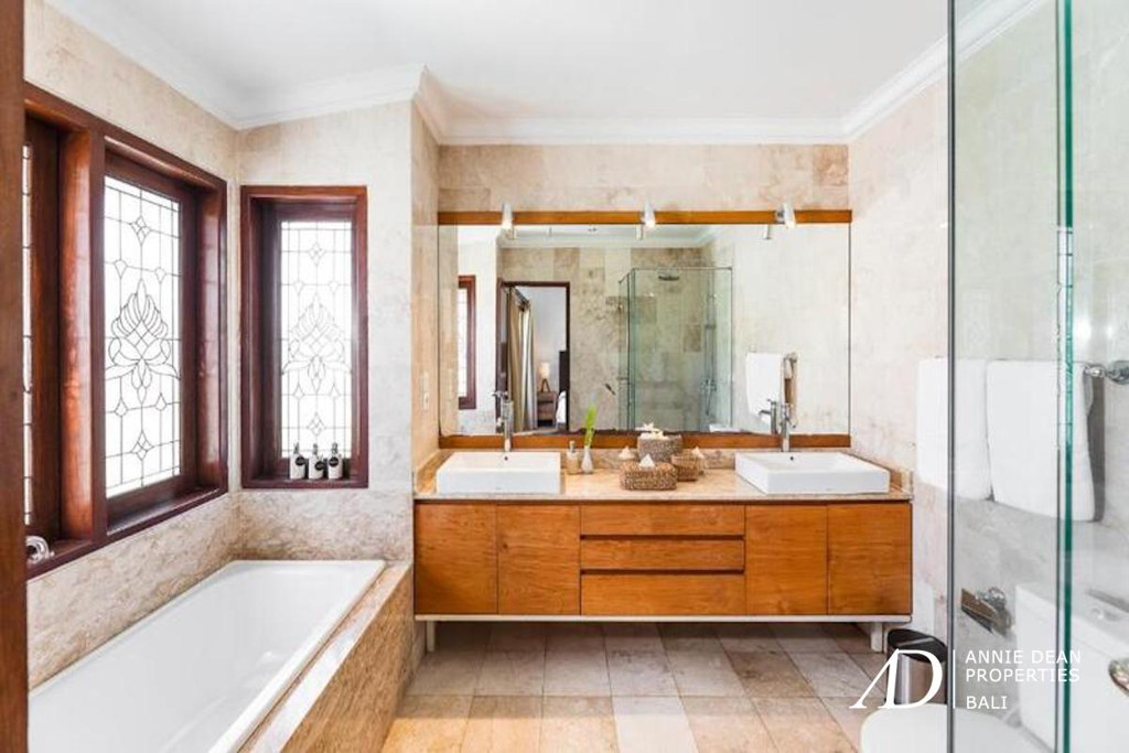 FREEHOLD | MAGNIFICENT 8-BEDROOM ESTATE IN PERERENAN