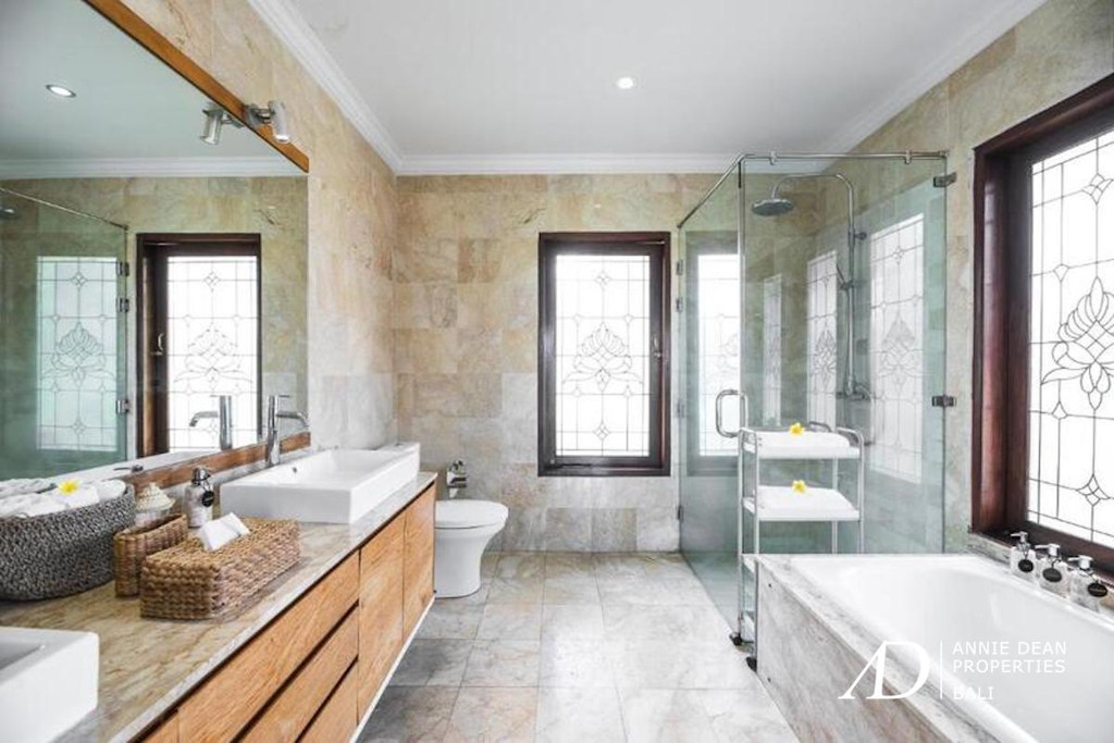 FREEHOLD | MAGNIFICENT 8-BEDROOM ESTATE IN PERERENAN