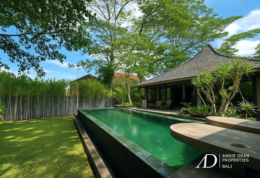 YEARLY/MONTHLY | TROPICAL JOGLO 3 BEDROOM VILLA WITH ICONIC ARCHITECTURE IN CEMAGI