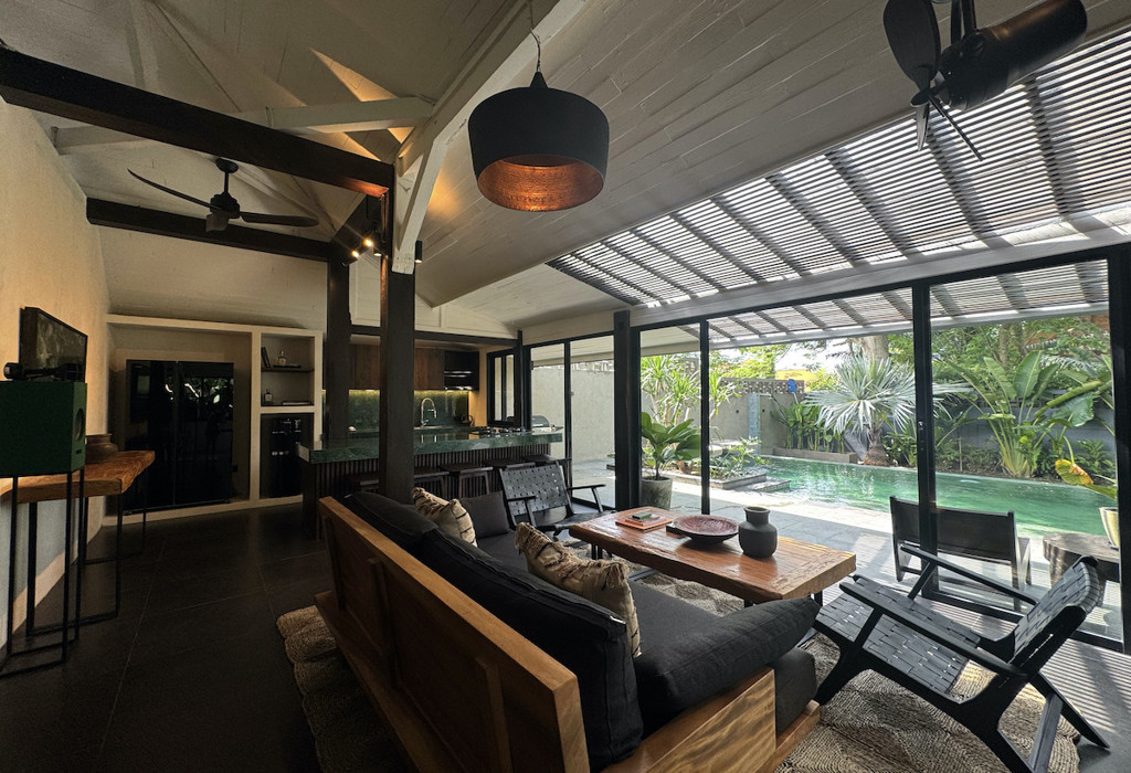 YEARLY/MONTHLY | TROPICAL JOGLO 3 BEDROOM VILLA WITH ICONIC ARCHITECTURE IN CEMAGI