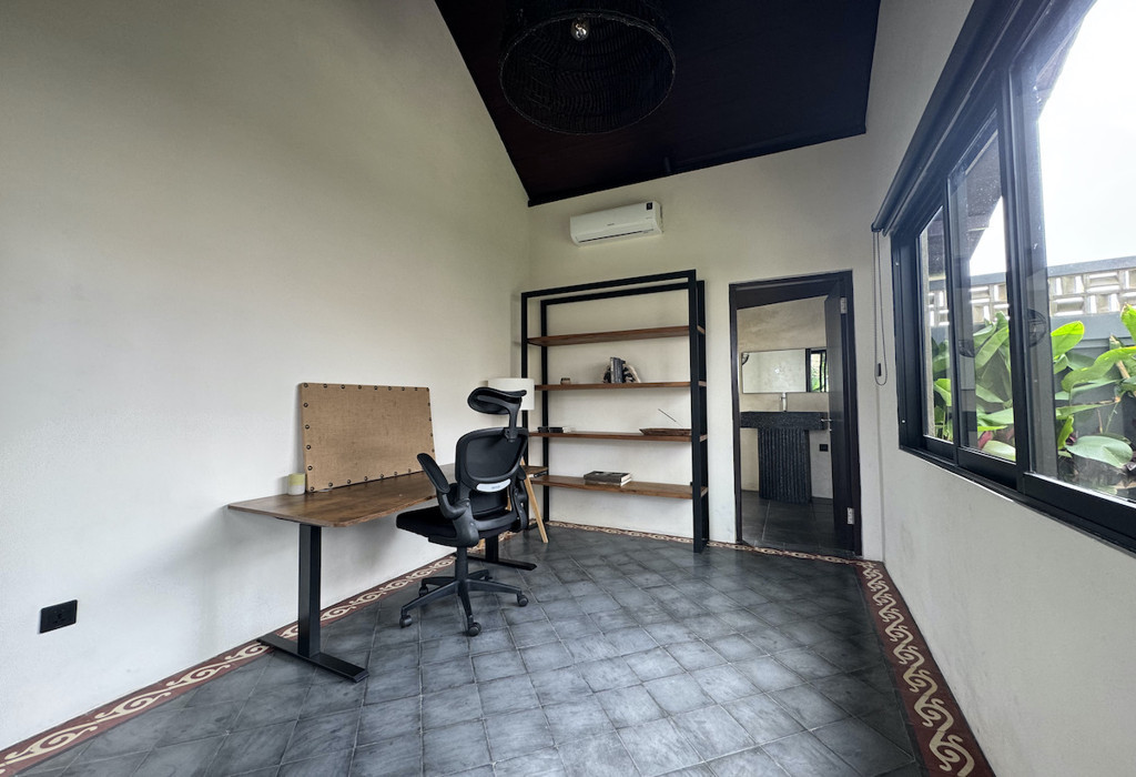 YEARLY/MONTHLY | TROPICAL JOGLO 3 BEDROOM VILLA WITH ICONIC ARCHITECTURE IN CEMAGI