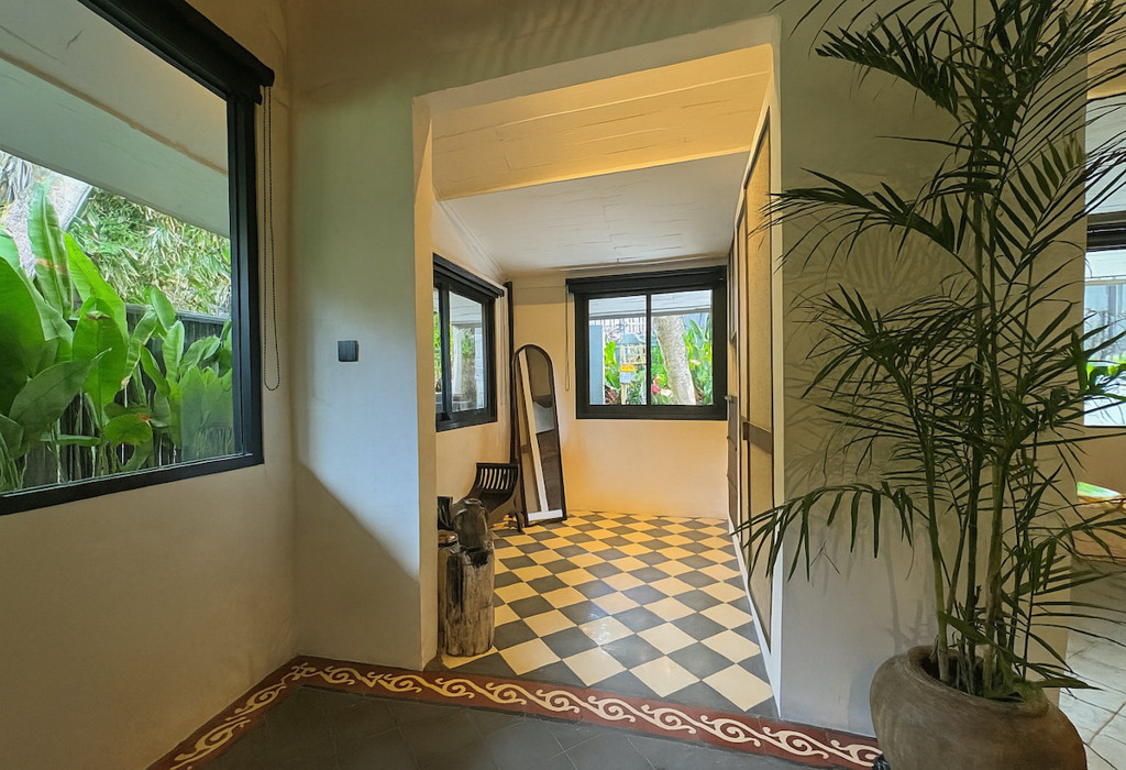 YEARLY/MONTHLY | TROPICAL JOGLO 3 BEDROOM VILLA WITH ICONIC ARCHITECTURE IN CEMAGI