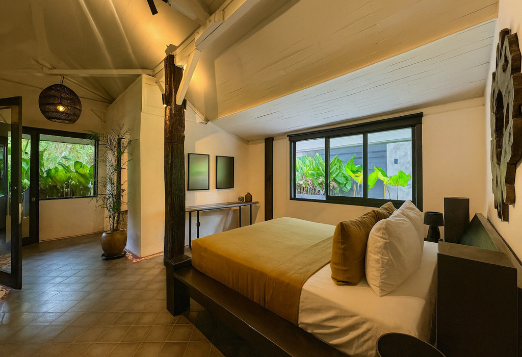 YEARLY/MONTHLY | TROPICAL JOGLO 3 BEDROOM VILLA WITH ICONIC ARCHITECTURE IN CEMAGI