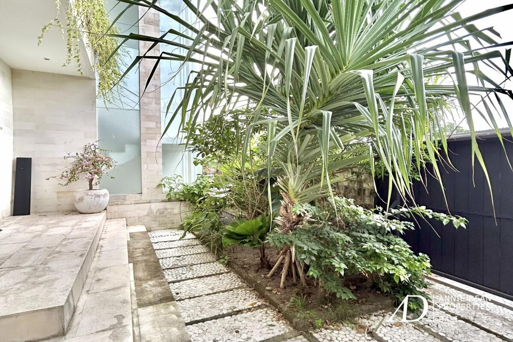 FREEHOLD | VILLA IN PRIME RESIDENTIAL AREA NEAR SEMINYAK