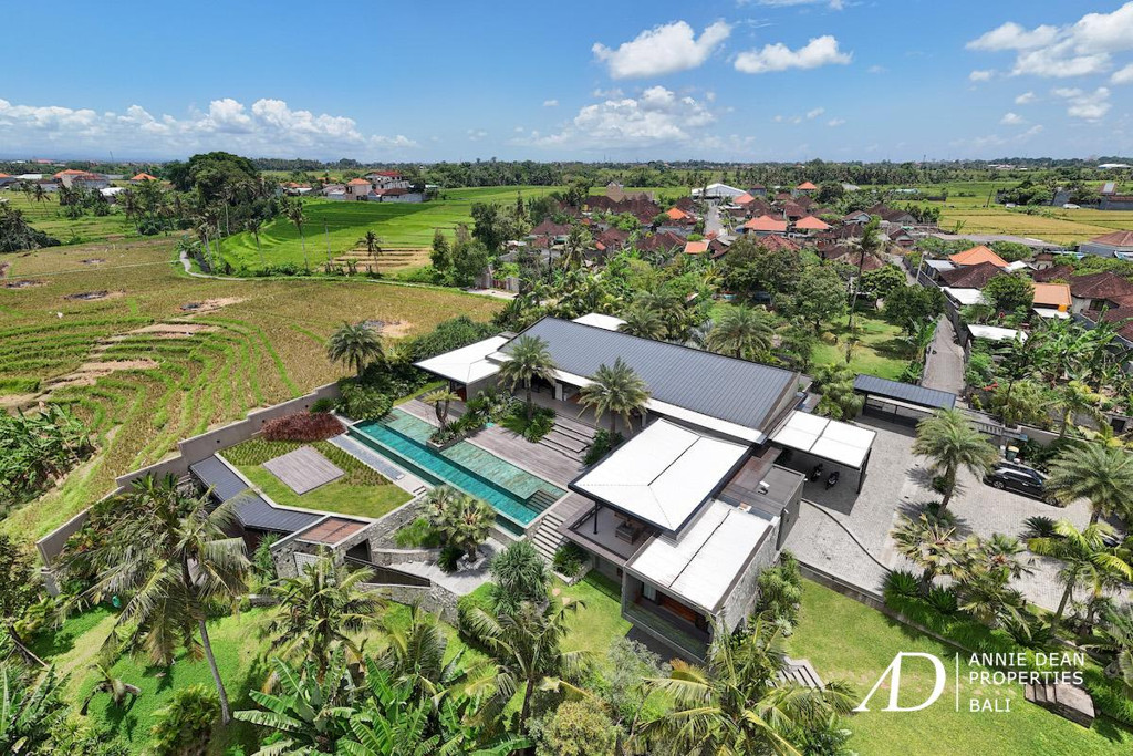 FREEHOLD | MODERN DESIGNER VILLA WITH RICE FIELD VIEWS - TABANAN