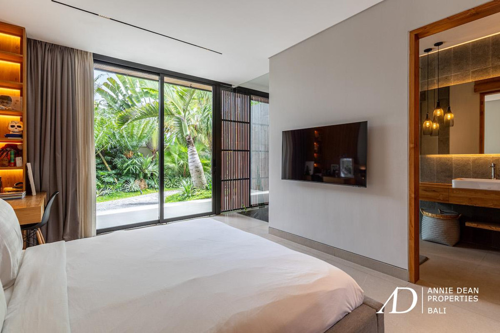 FREEHOLD | MODERN DESIGNER VILLA WITH RICE FIELD VIEWS - TABANAN