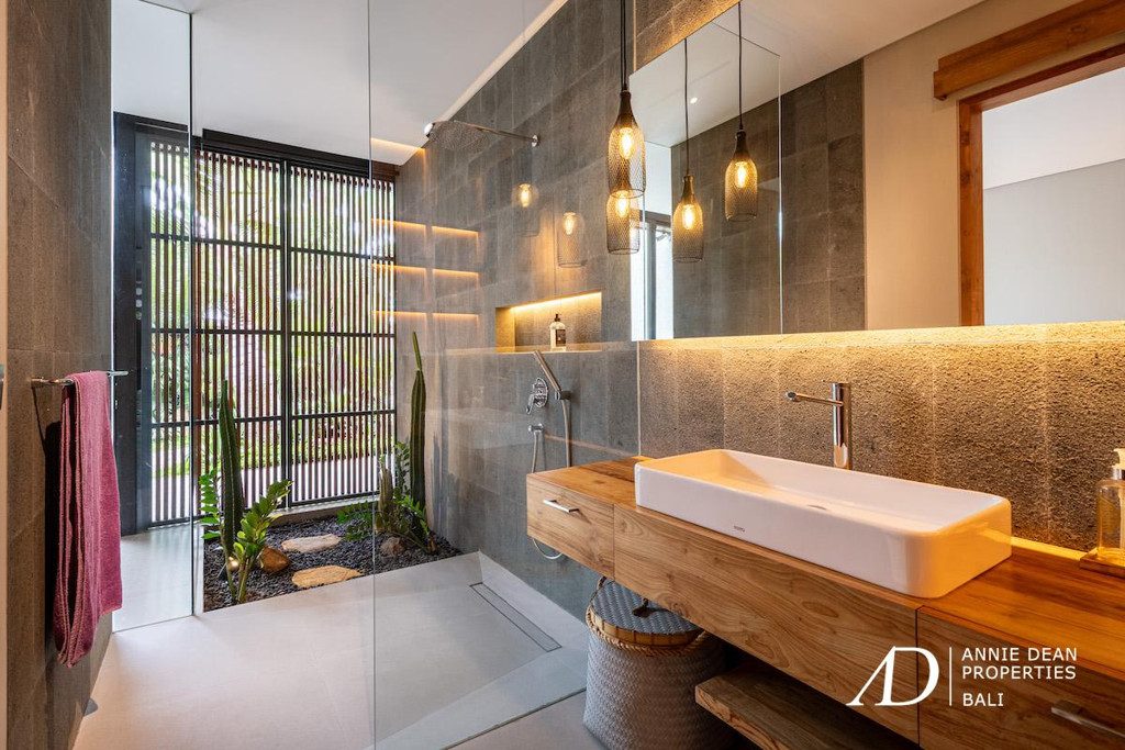 FREEHOLD | MODERN DESIGNER VILLA WITH RICE FIELD VIEWS - TABANAN