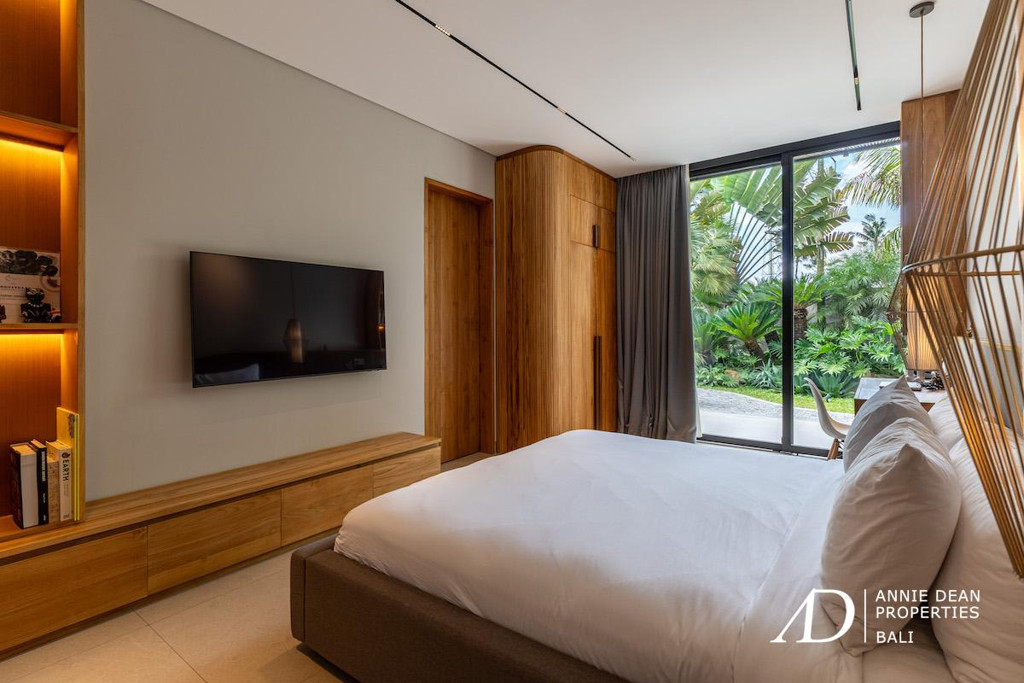 FREEHOLD | MODERN DESIGNER VILLA WITH RICE FIELD VIEWS - TABANAN