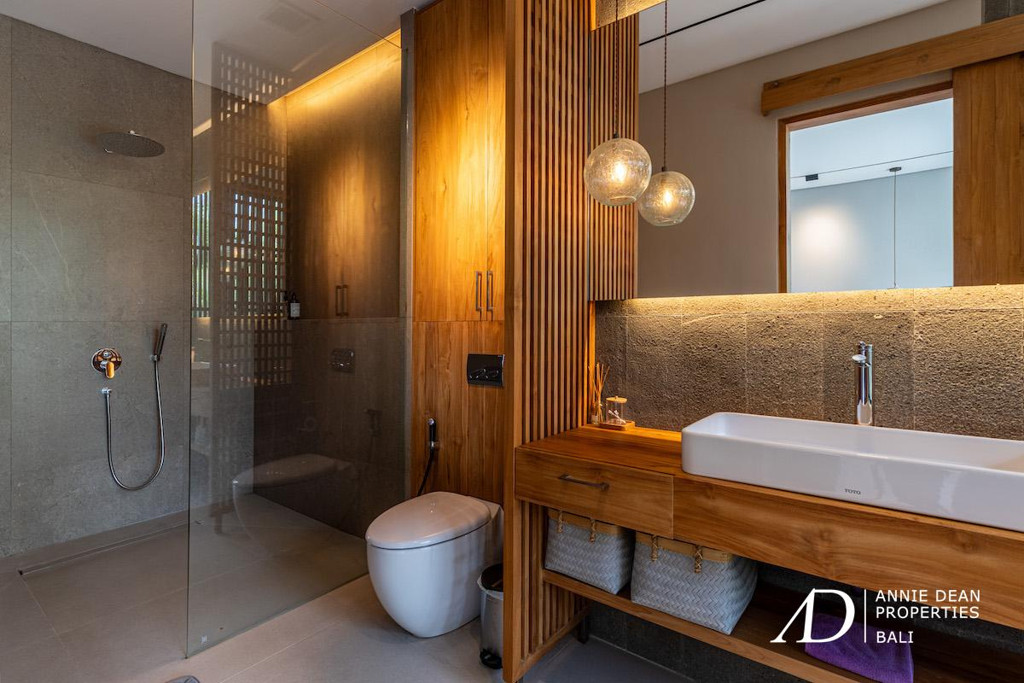 FREEHOLD | MODERN DESIGNER VILLA WITH RICE FIELD VIEWS - TABANAN